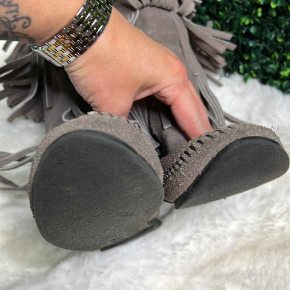 Minnetonka 3 layer fringe moccasin boots size 8 - Picture 12 of 14